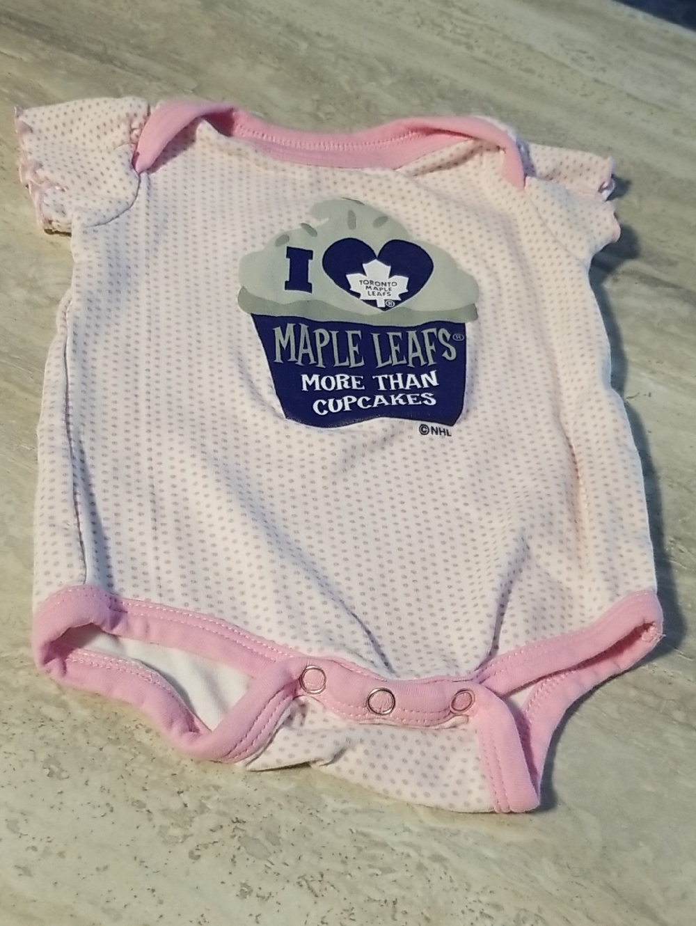 Toronto Maple Leafs Pink Baby One-Piece Bodysuit Size 3-6m